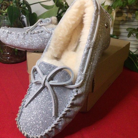 UGGs, women, glitter slip on shoe. - Picture 10 of 10